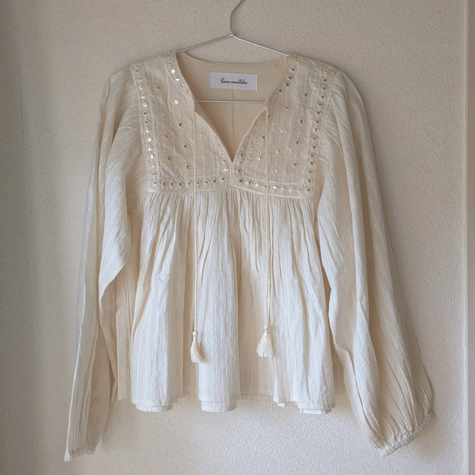 ヌキテパ　サラマリカのミラー刺繍ブラウス　全体