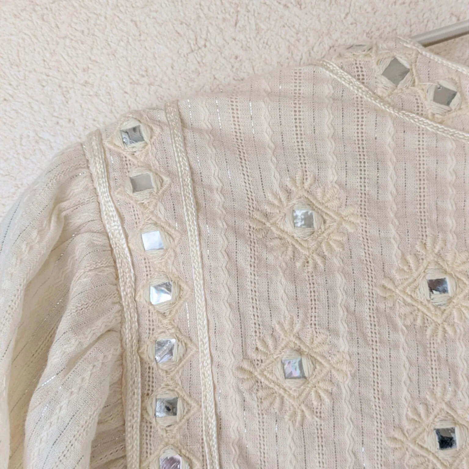 ヌキテパ　サラマリカのミラー刺繍ブラウス　刺繡アップ