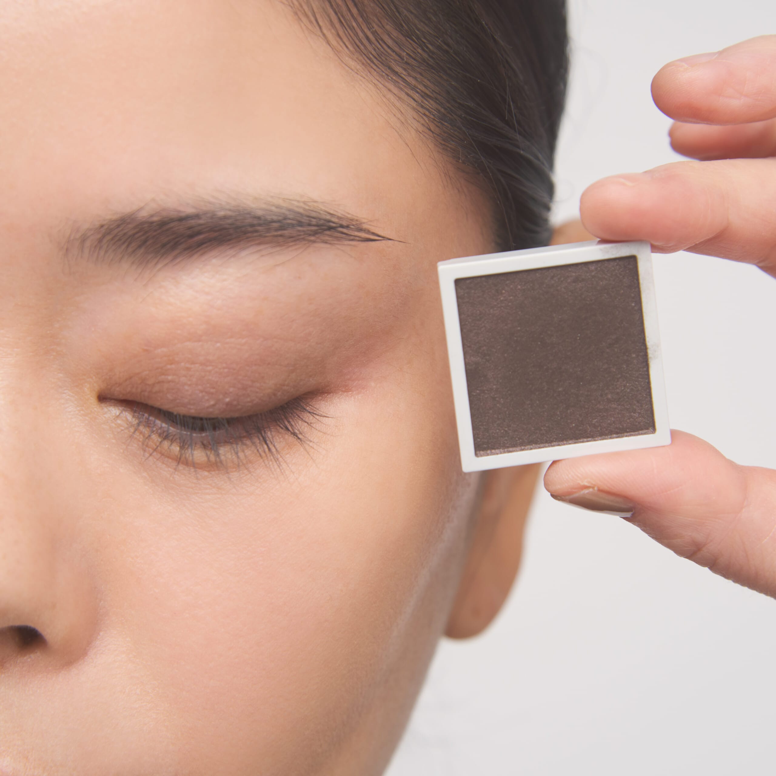 【アディクション】ザ シングル アイシャドウ ネイキッドシアーを使ってみた