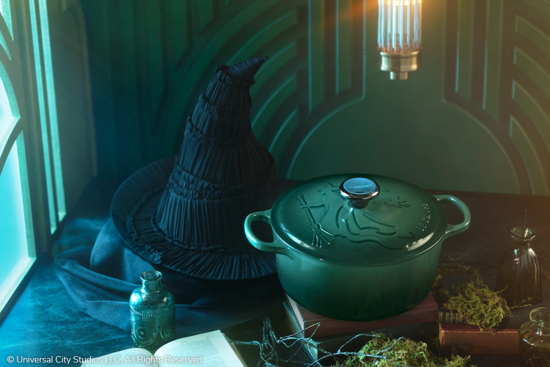 ル・クルーゼのシグニチャー ココット・ロンド 24cm エルファバレリーフアーティチョークのイメージカット