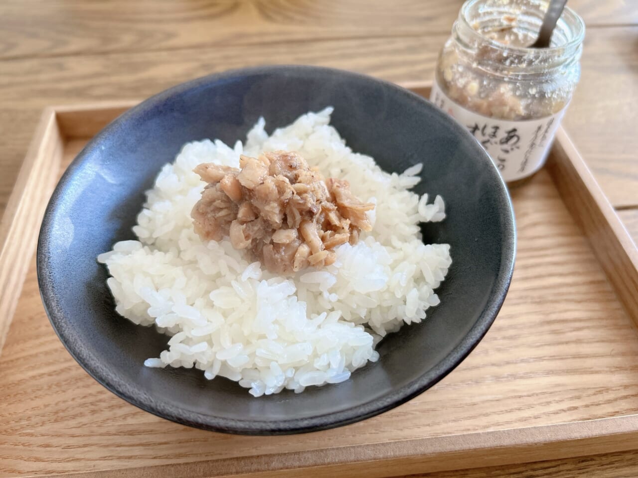 あごのオイル漬け　ごはんのせ