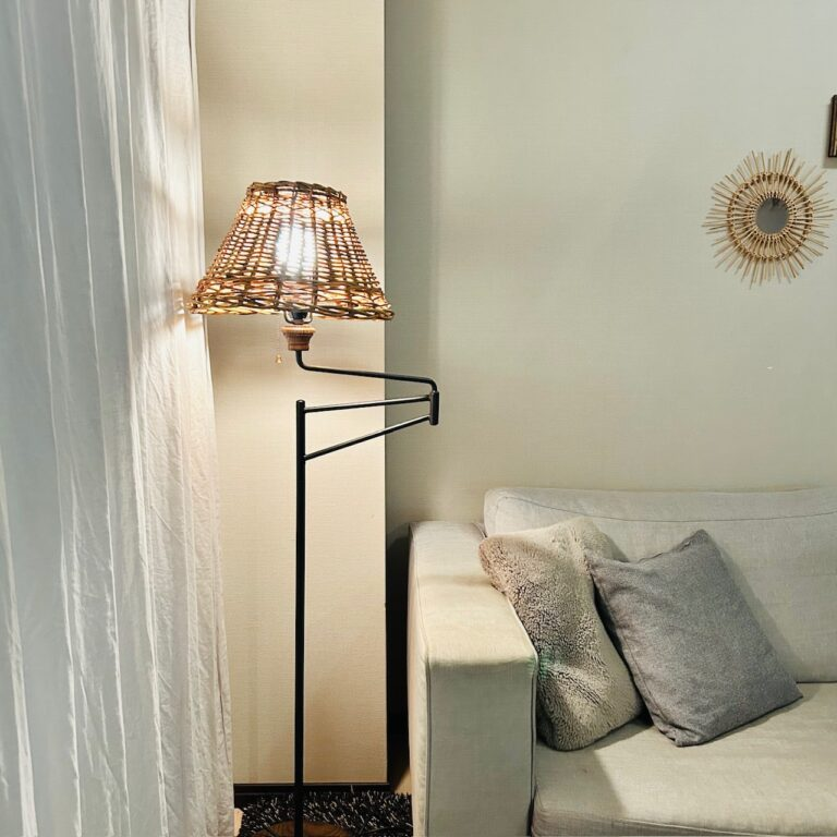 TRUCK FURNITURE「FLOOR LAMP F-ZG1」支柱を奥にしまったところ