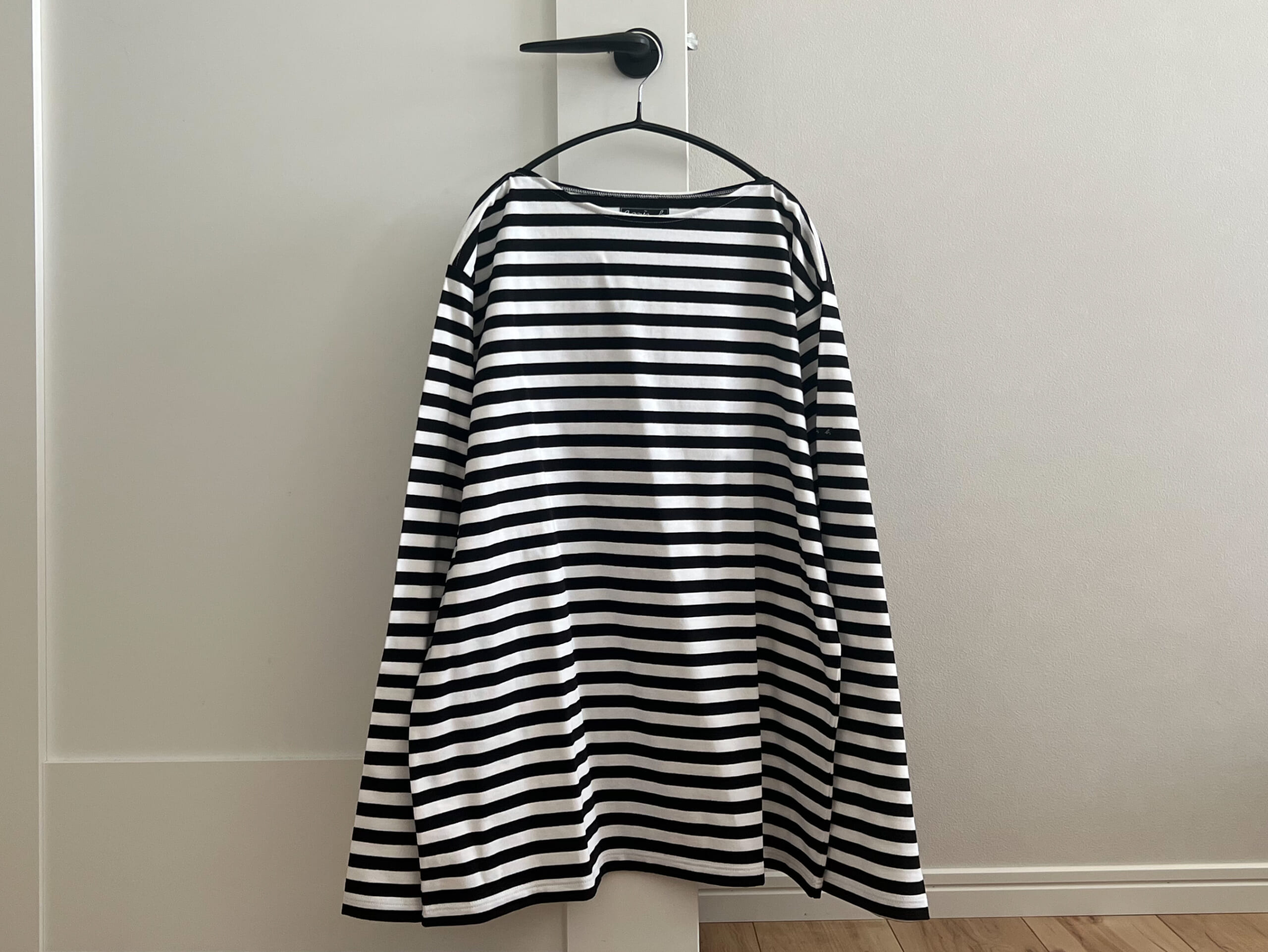 【40代コーデ】「agnès b.（アニエスベー）」ボーダー休日スタイル /「CURENSOLOGY（カレンソロジー）」ｘ「OOFOS（ウーフォス）」 TBicoco