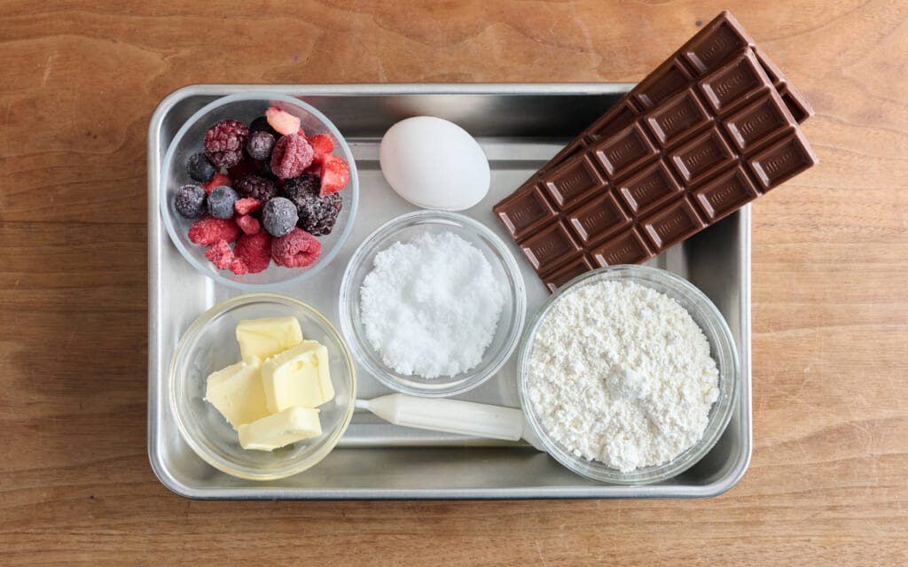 ホットケーキミックスで作る「ミックスベリーのブラウニー」の材料