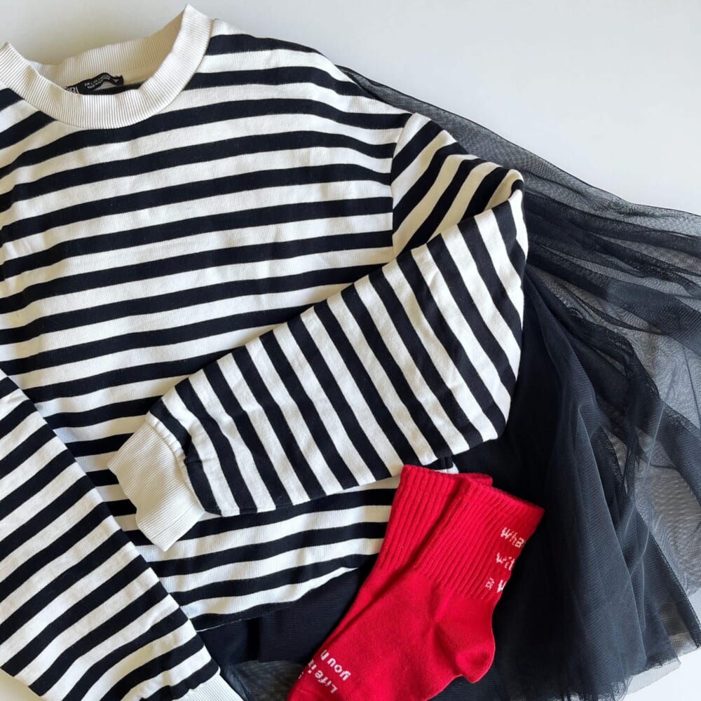 ソックス　コーデ　赤