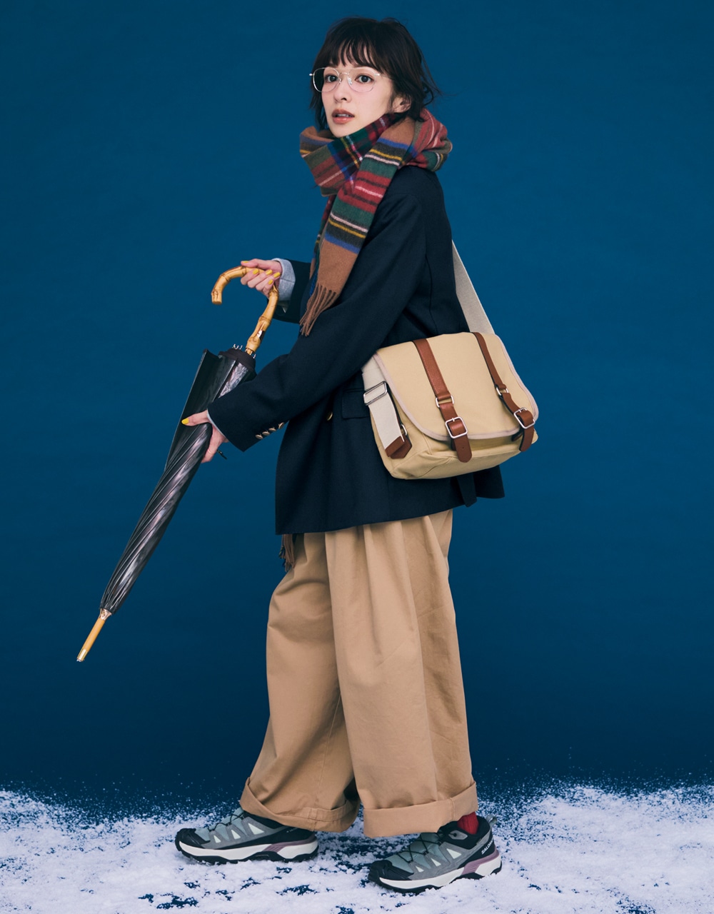 Salomon(サロモン)の機能派スニーカー×パンツコーデ 森 絵梨佳さん