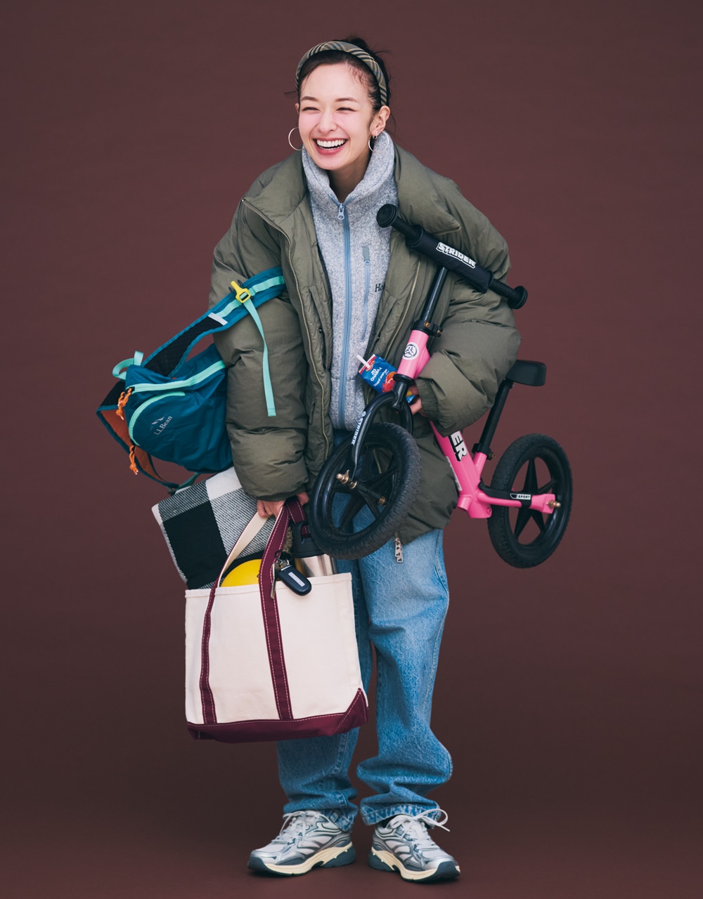 子どもと公園へ！ハンズフリーのスニーカーコーデ  森 絵梨佳さん