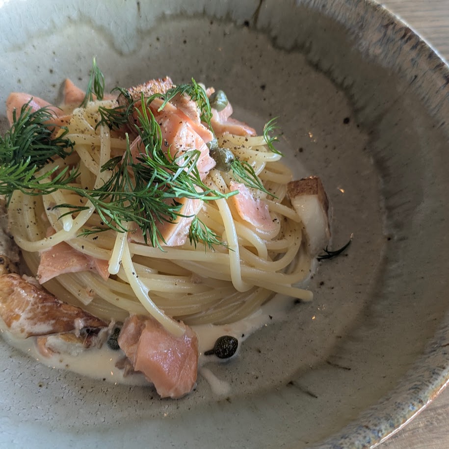サーモンのパスタ　ソボカイ食堂　ランチ
