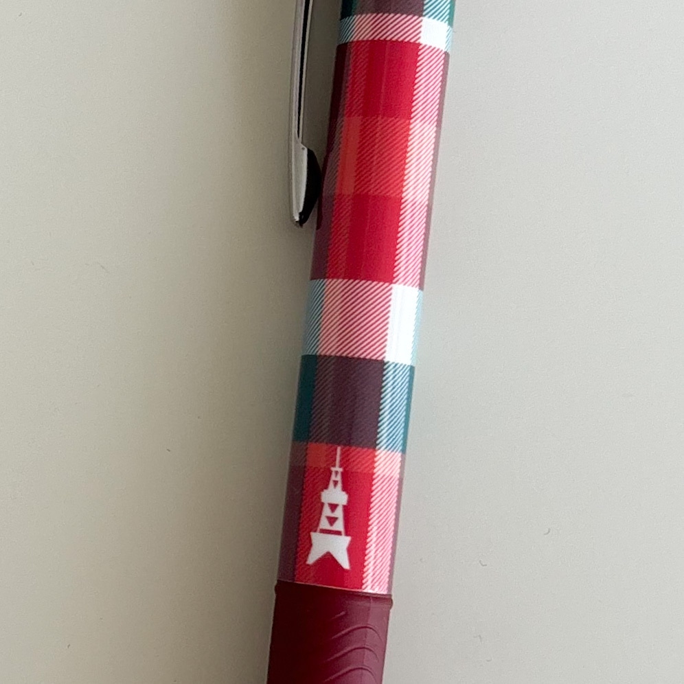 大丸藤井セントラルオリジナル札幌の風景タータンチェックエナージェルボールペン　さっぽろテレビ塔のイラストアップ