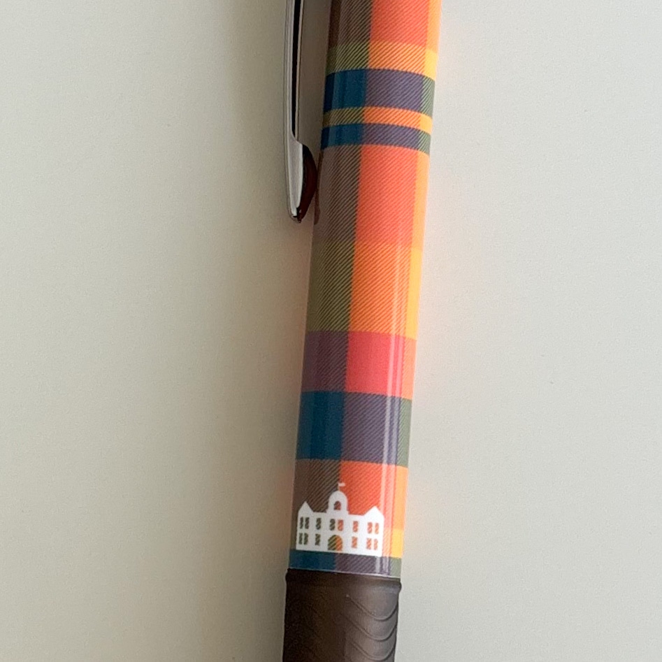 大丸藤井セントラルオリジナル札幌の風景タータンチェックエナージェルボールペン　北海道庁旧本庁舎とイチョウ　イラストアップ