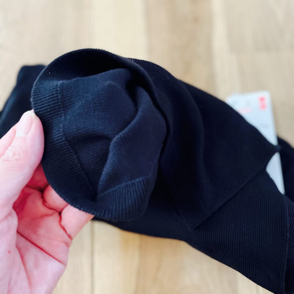 UNIQLO　極暖ヒートテックリブUネックブラTシャツ 生地　リブ