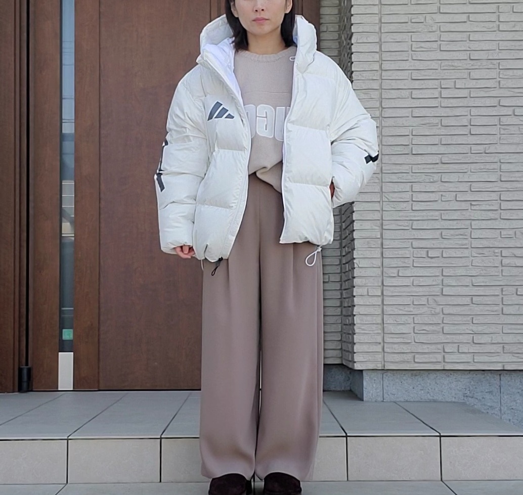 低身長が着るadidasパファーダウン（正面）