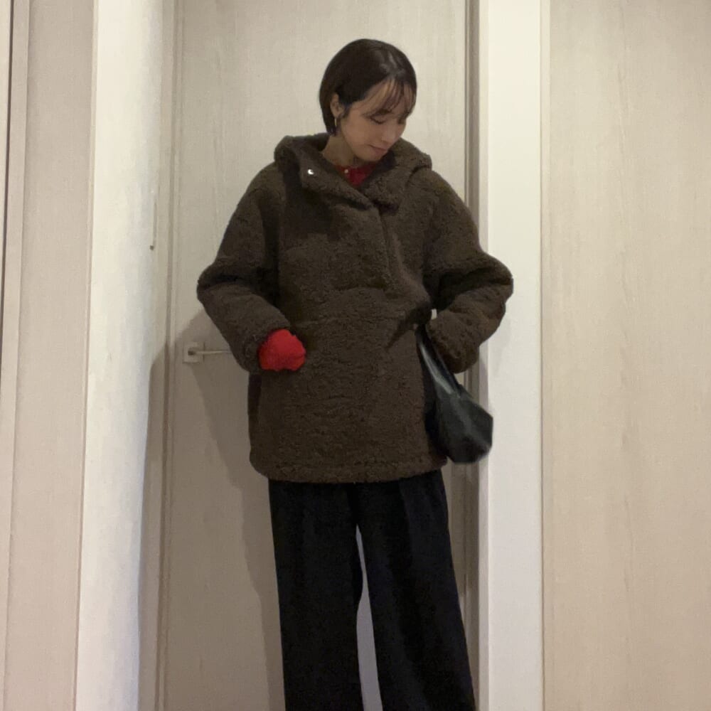 赤アイテム　コーデ　冬