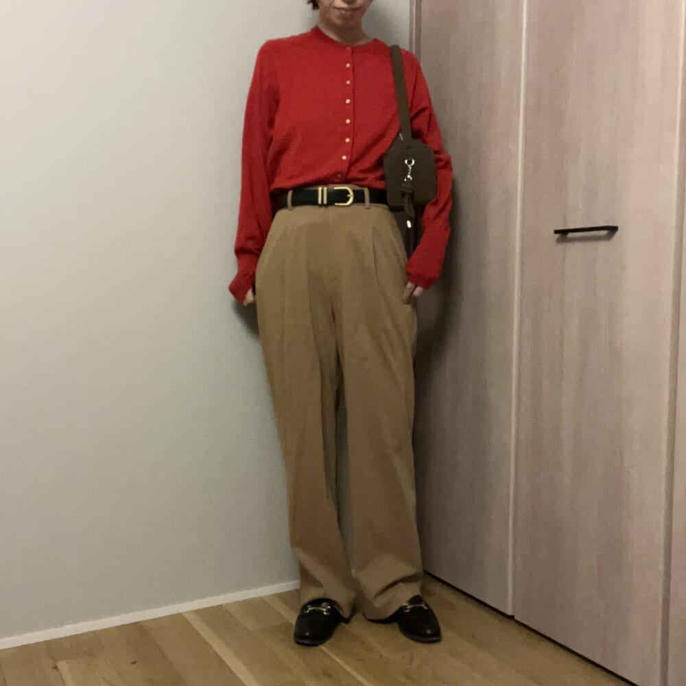 赤アイテム　コーデ　冬