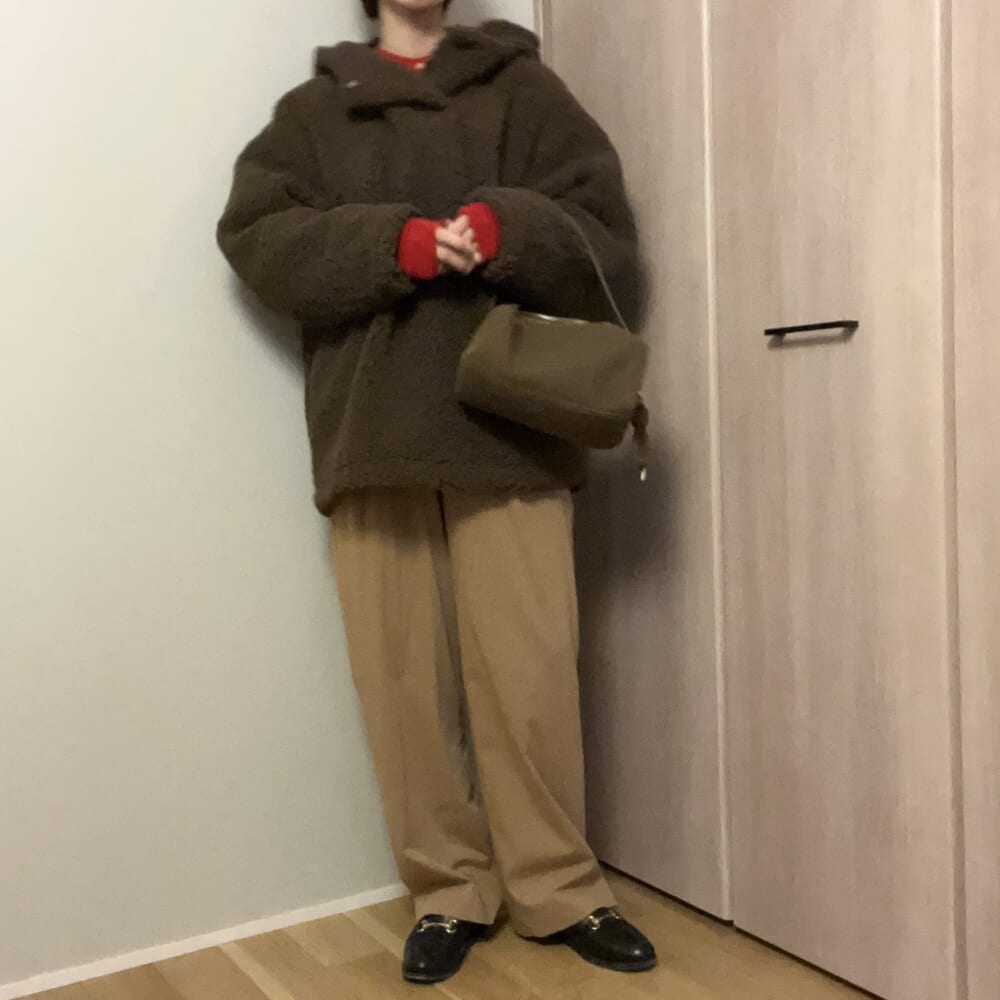 赤アイテム　コーデ　冬