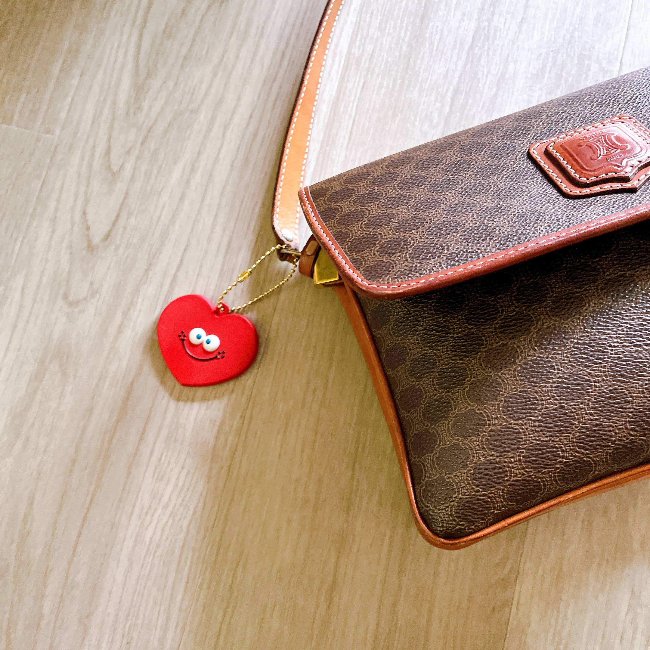 こぐまいたんカフェミラーチャーム