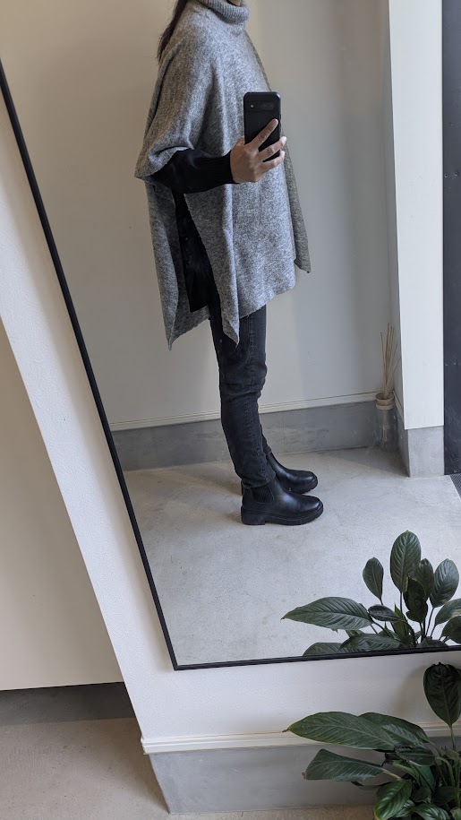 冬コーデ　40代ママ　グレー×ブラック