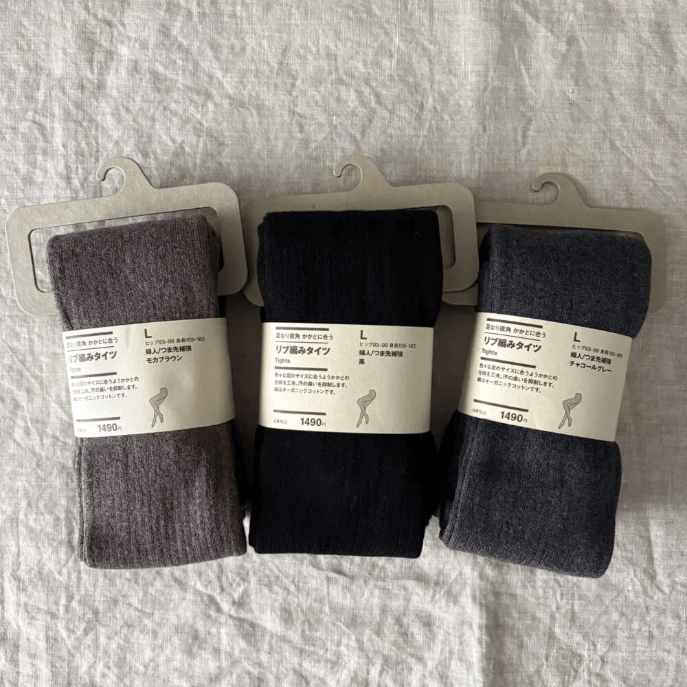 無印良品の「婦人　足なり直角　かかとに合う　リブ編みタイツ」