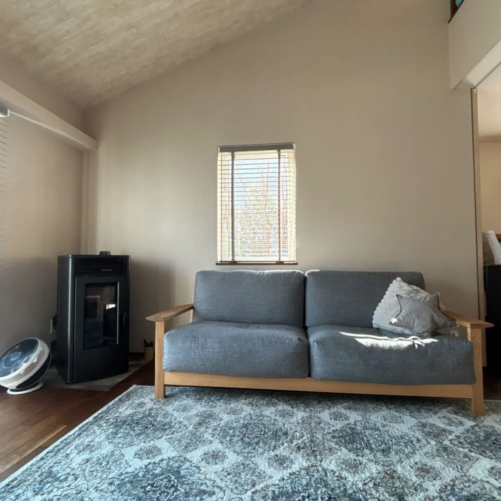 無印良品「フェザーポケットコイル３シーター」リビングに置いたところ