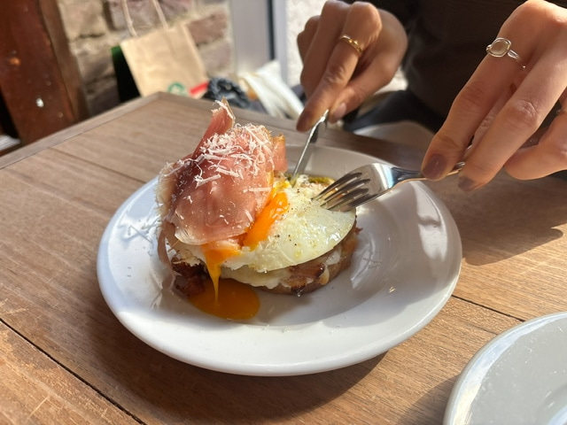 東京・日比谷　Buvette　クロックマダム