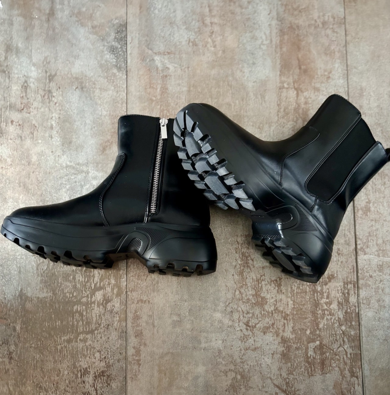 LEE監修
スタイリスト高橋美帆さん × ABC-MART コラボ第2弾
ABCセレクト ボリュームサイドゴアブーツ(黒)