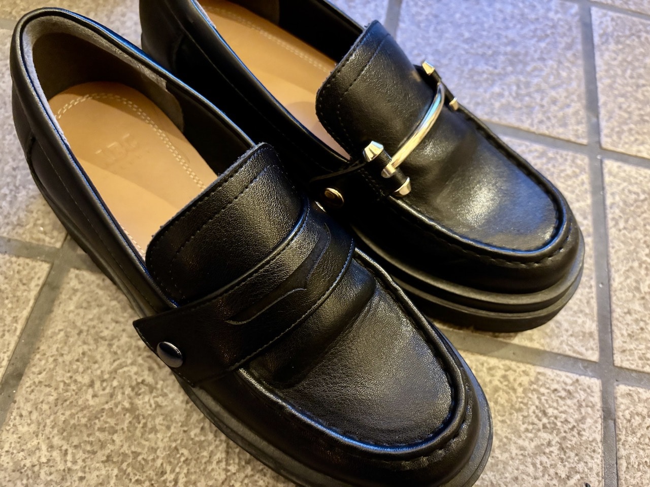 LEE × スタイリスト高橋美帆さん × ABC-MART
スペシャルコラボ第1弾・2WAYローファー(黒)金具を取り外し