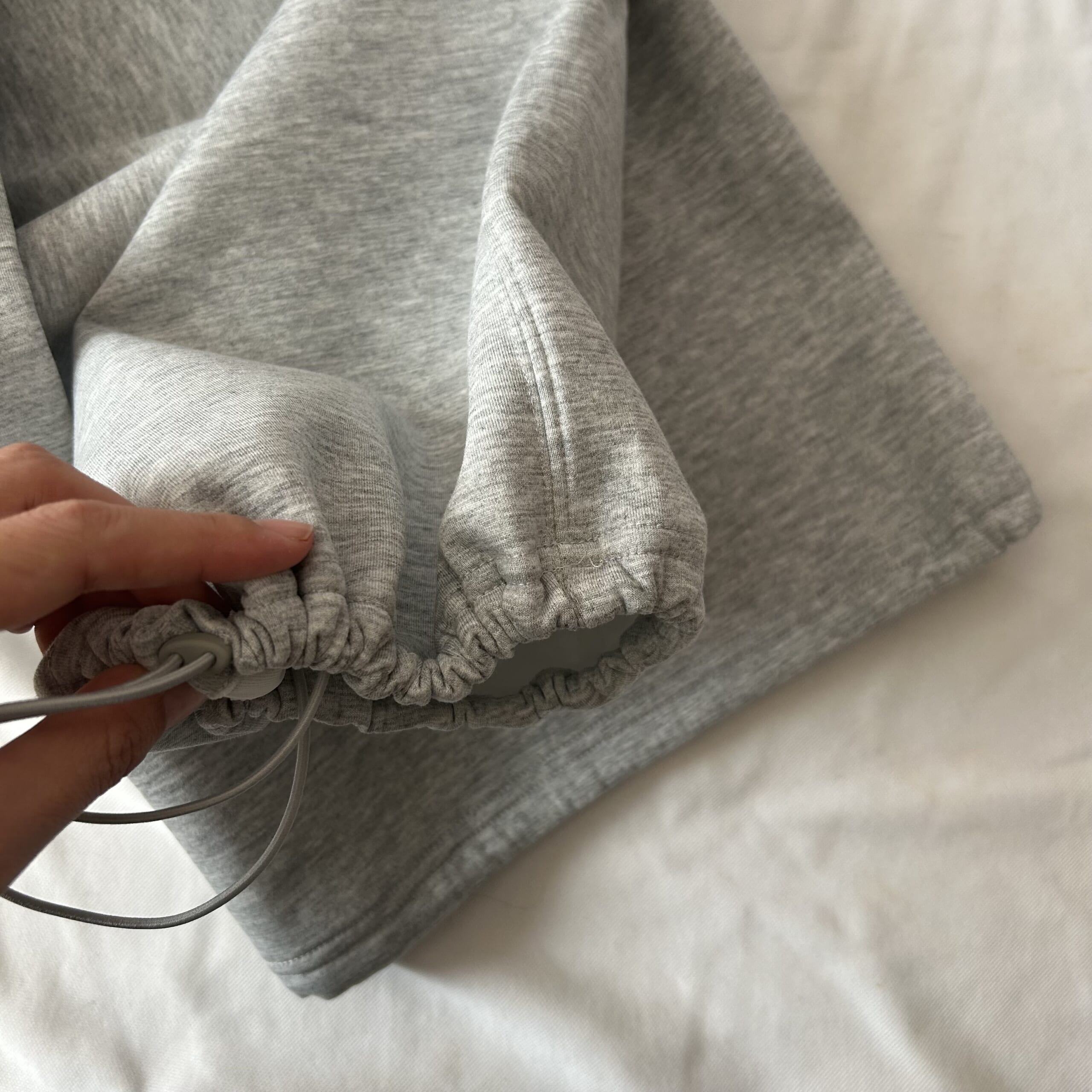 GU　パフスウェットバギーパンツ」カラー03 GRAY　裾