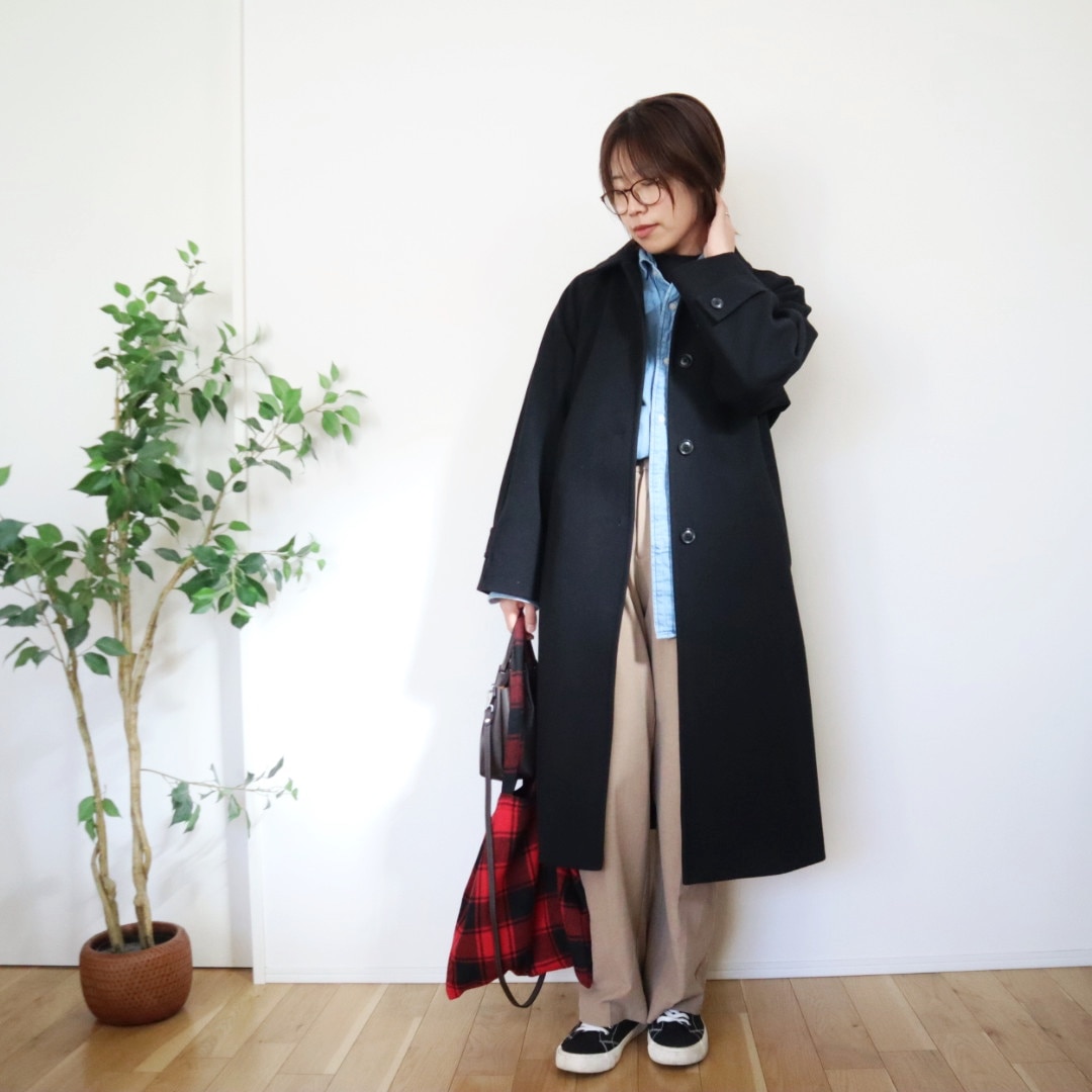 冬コーデ ロングコート 差し色
