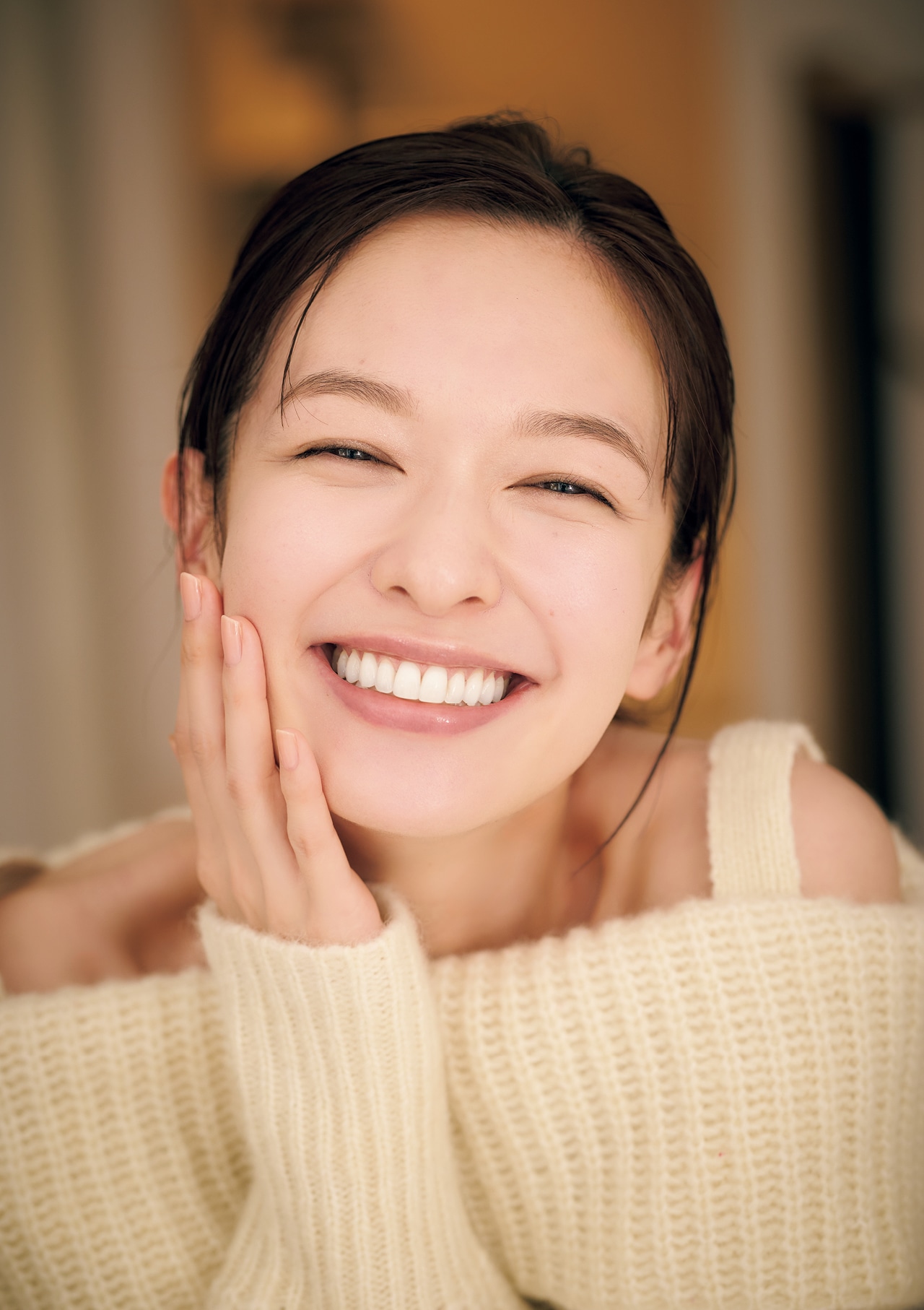 肌の調子に喜ぶ森絵梨佳さん