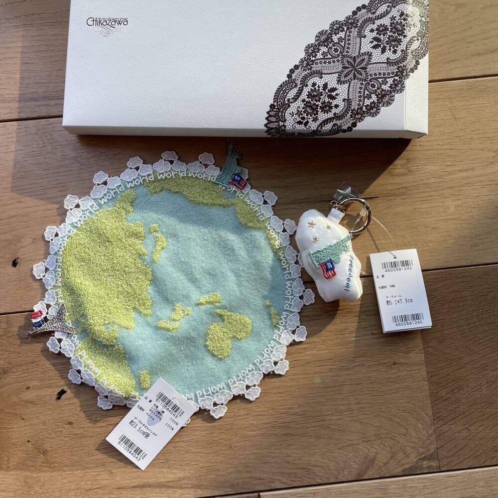 LEEマルシェ 近沢レース店【LEE限定】世界旅行セット(タオルハンカチ＋キーチャーム)