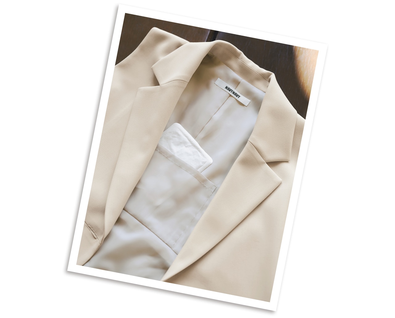 背中の内側にはカイロが入る隠しポケットつき