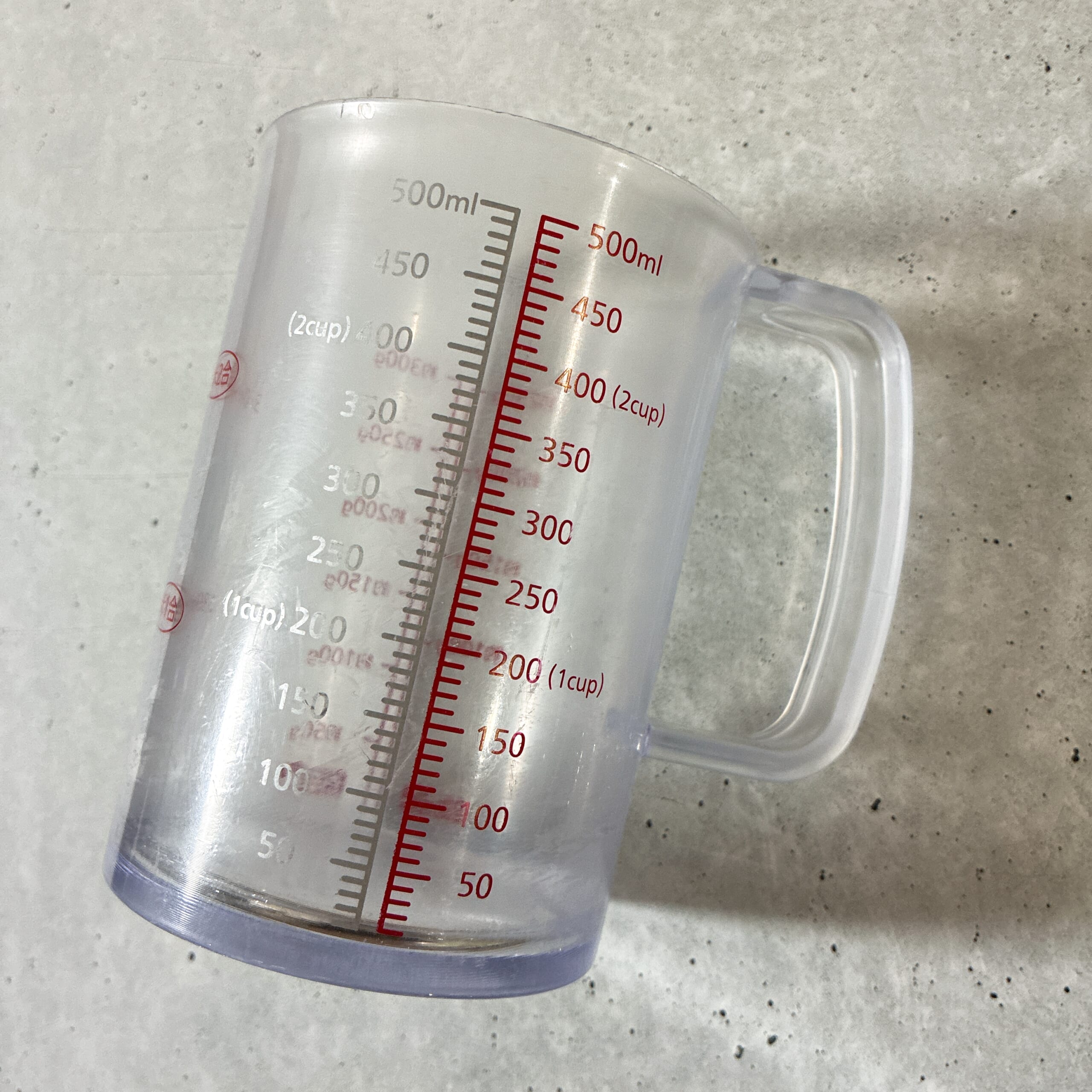 どこでも注げる耐熱計量カップ 500ml　貝印　キッチングッズ