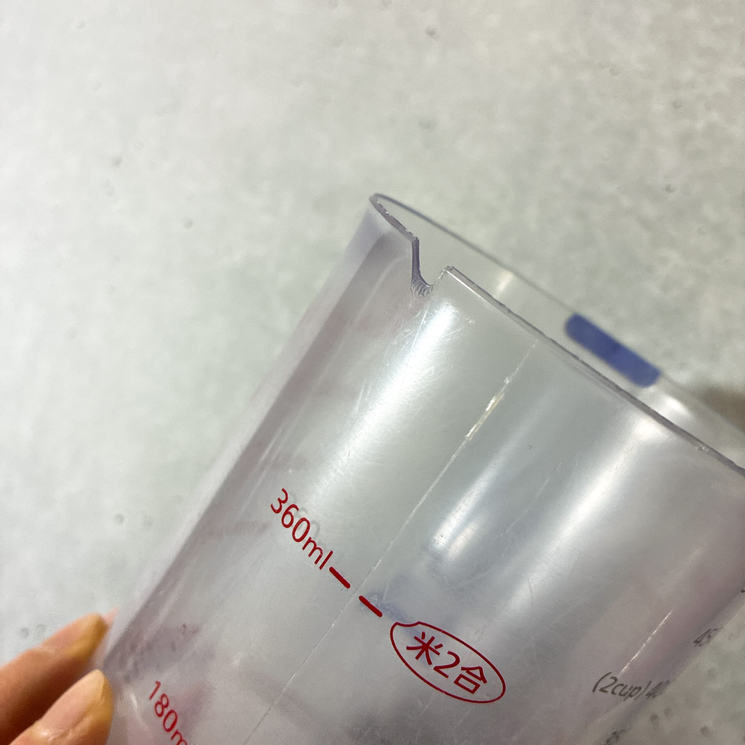 どこでも注げる耐熱計量カップ 500ml　貝印　キッチングッズ