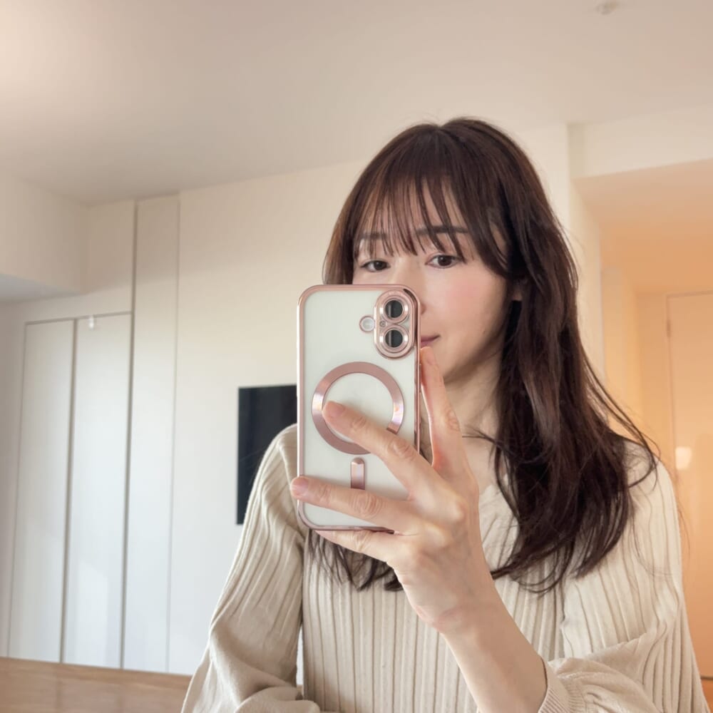 女性　ミディアムヘア　前髪