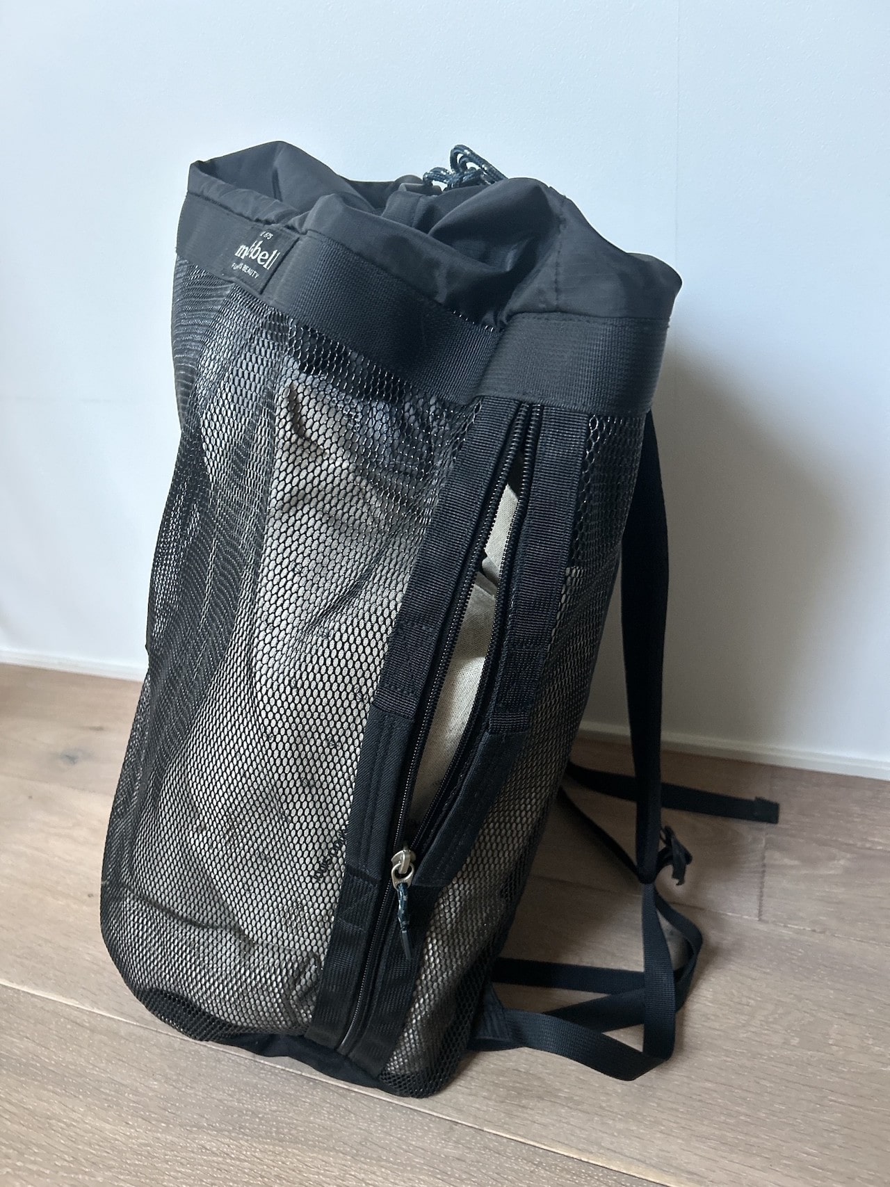 【mont-bell(モンベル)】メッシュギアパック50 サイドのファスナー