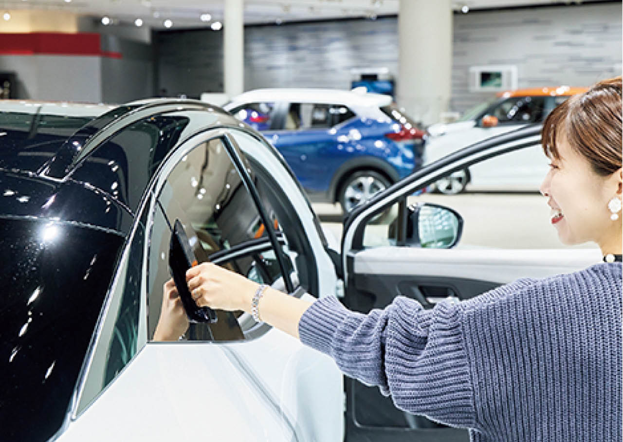 ドアノブが一見見当たらないほど車体の表面がフラット！