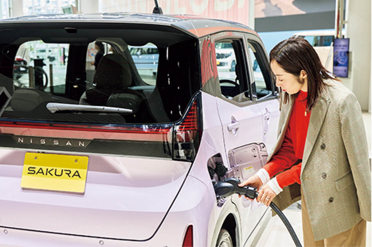 充電プラグを差し込むだけ。給油の手間も時間もカット