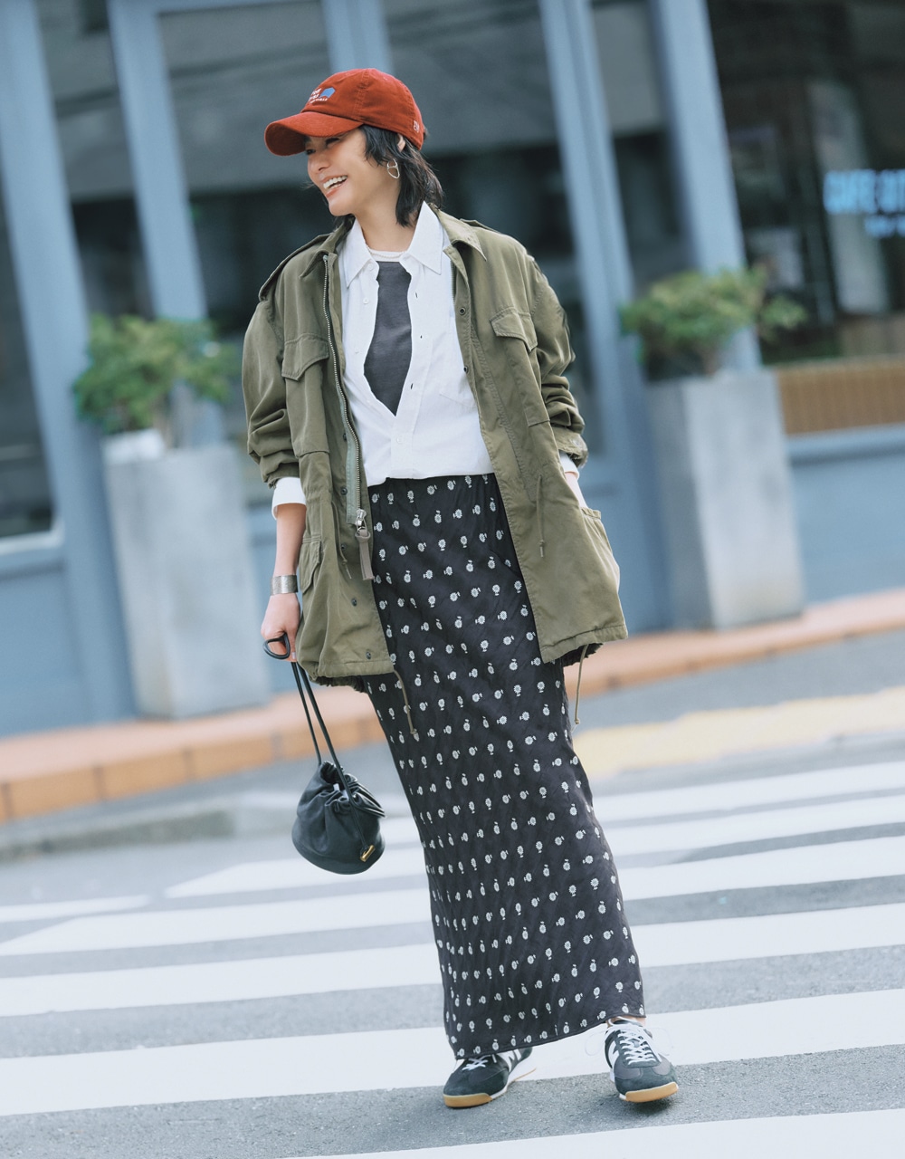 白シャツをきかせたコーデ 竹下玲奈さん