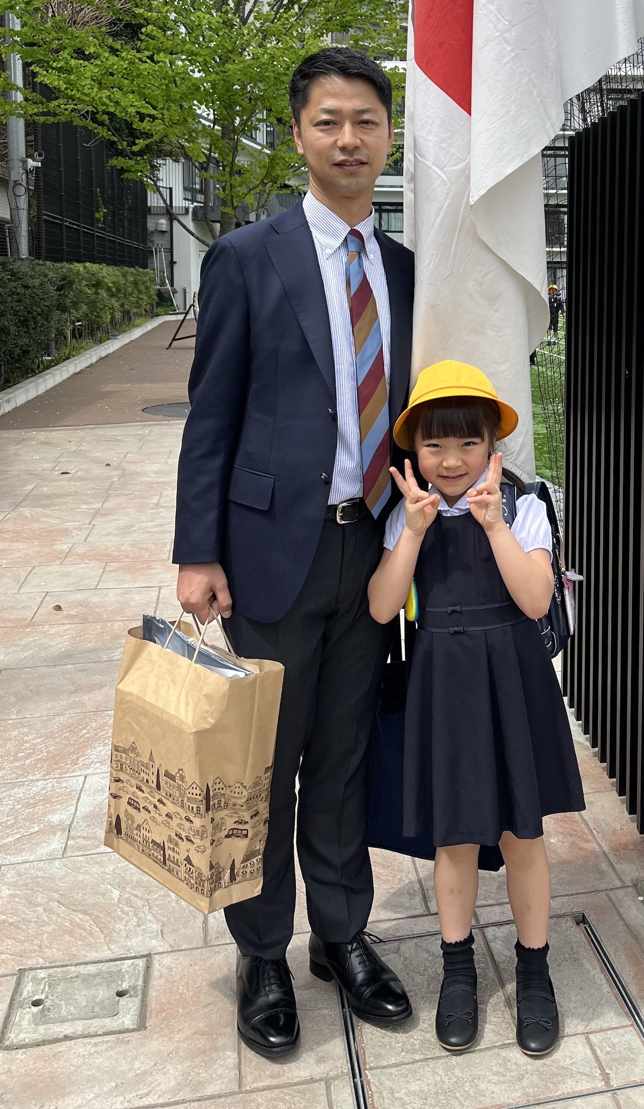 LEEキャラクター 足立沙織さん　パパのハレの日コーデ