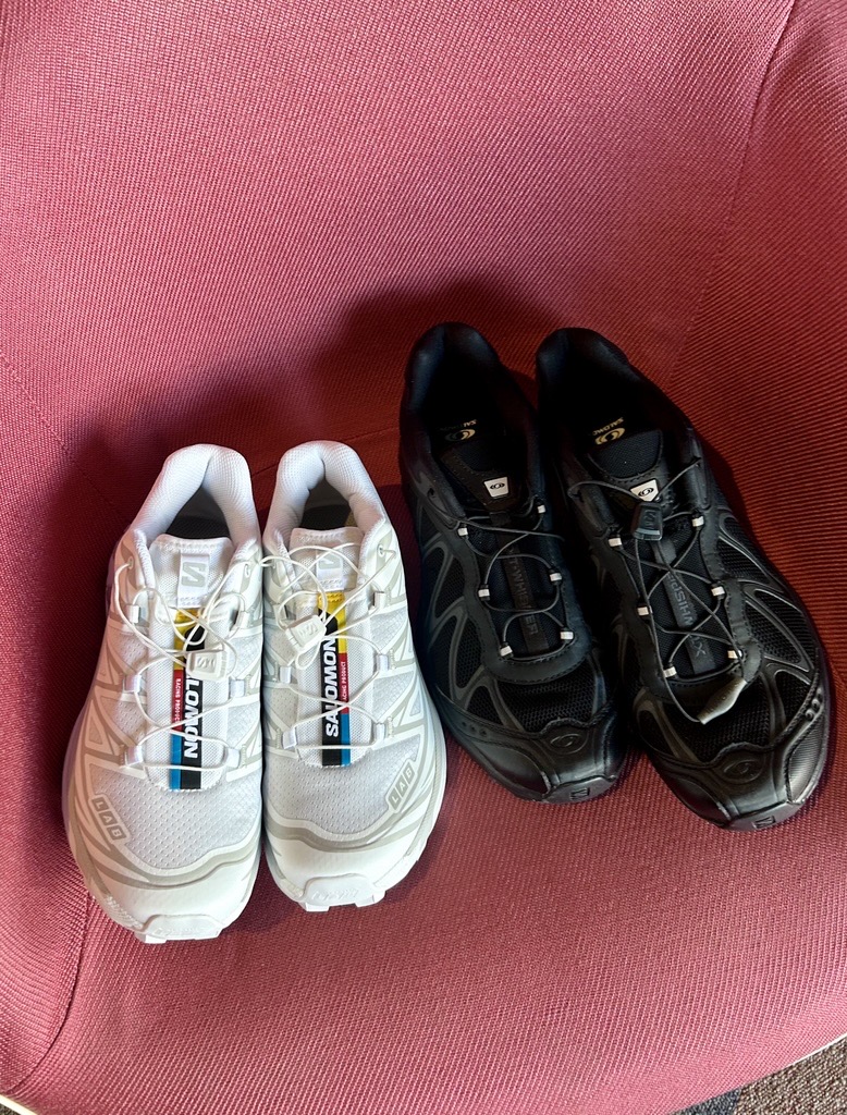 Salomon「XT－WHISPER」（右）・「XT-6」（左）