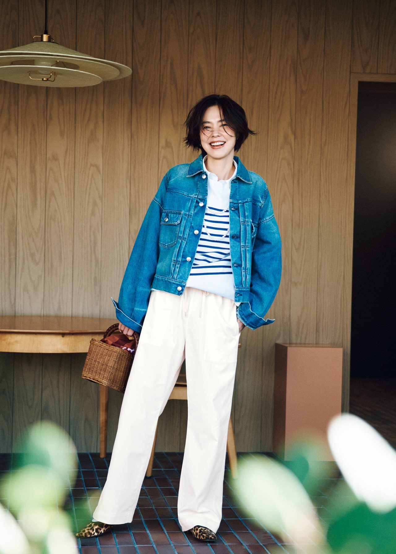 浅見れいなさんのLEE限定 12closet（トゥエルブクローゼット）【洗える】【ストレッチ】【吸水速乾】【UVカット】【透けにくい】多機能ザ・エブリバディパンツ オフホワイトのコーデ1