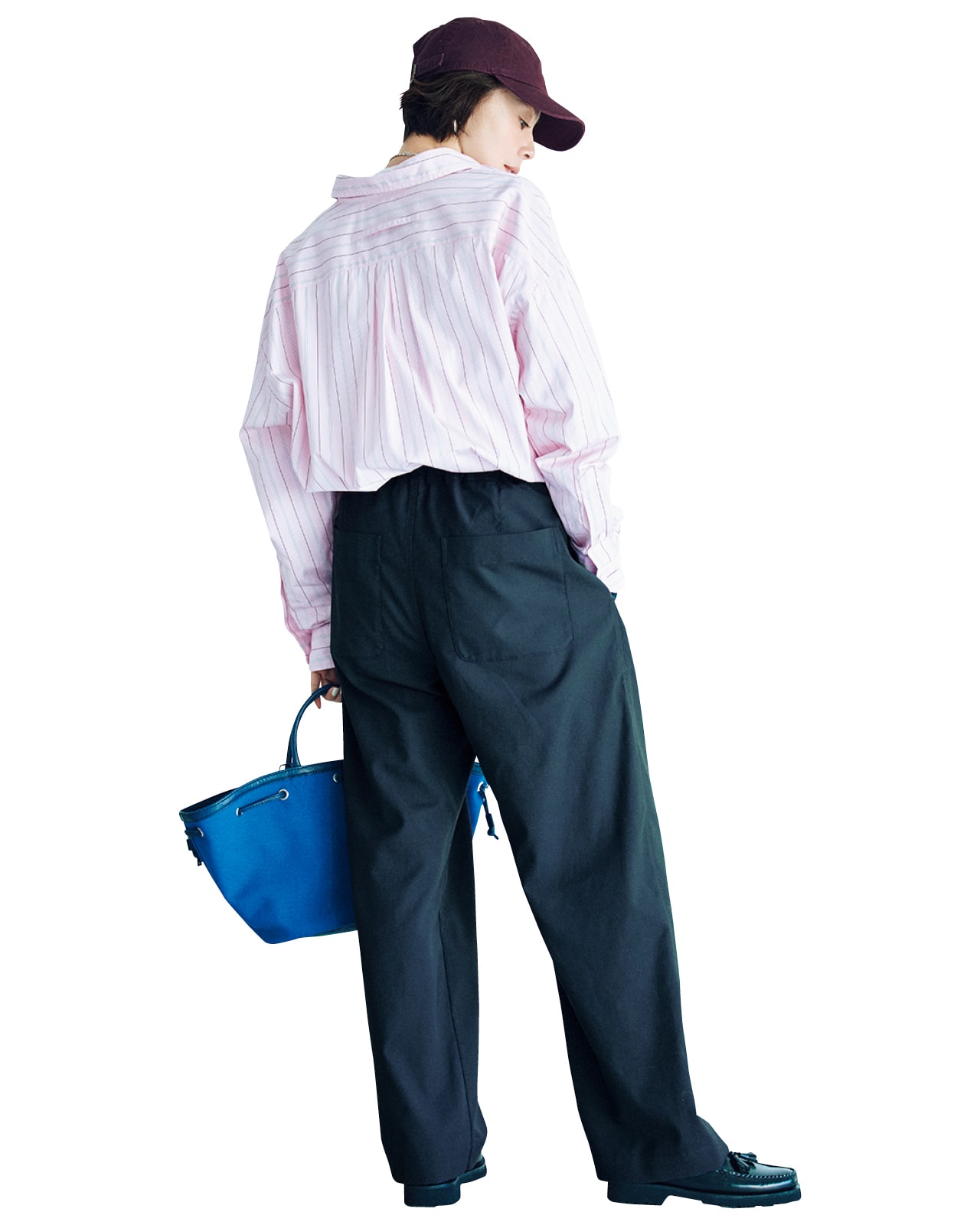 浅見れいなさんのLEE限定 12closet（トゥエルブクローゼット）【洗える】【ストレッチ】【吸水速乾】【UVカット】【透けにくい】多機能ザ・エブリバディパンツ ネイビーのコーデ（背面）