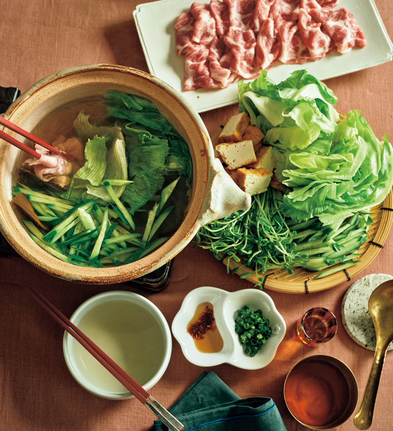 レタスときゅうりの韓国風ごまダレ鍋