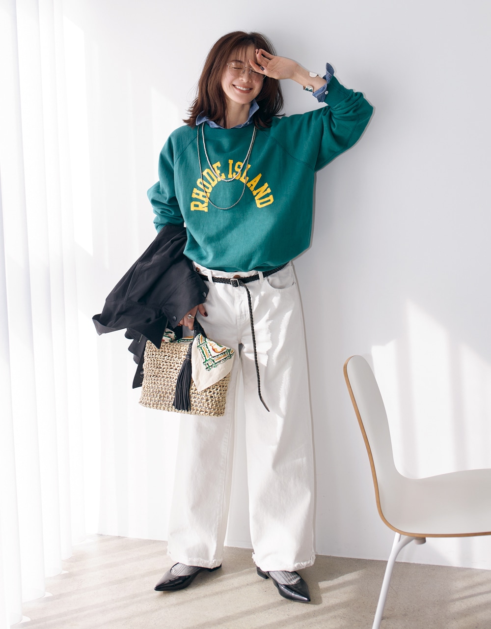 高垣麗子さん カラー＆ロゴのスウェットコーデ