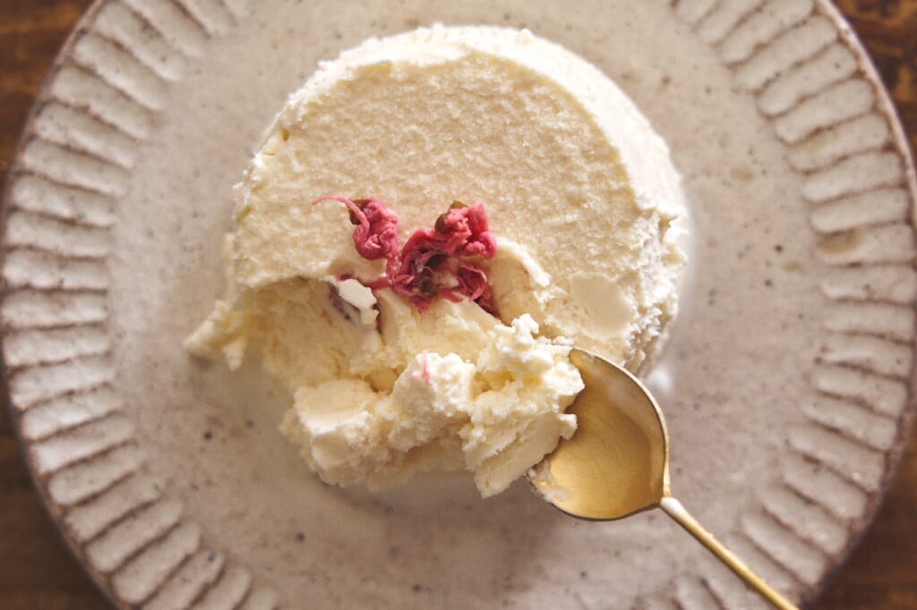 今井真実さん 美しい桜のアイスクリーム