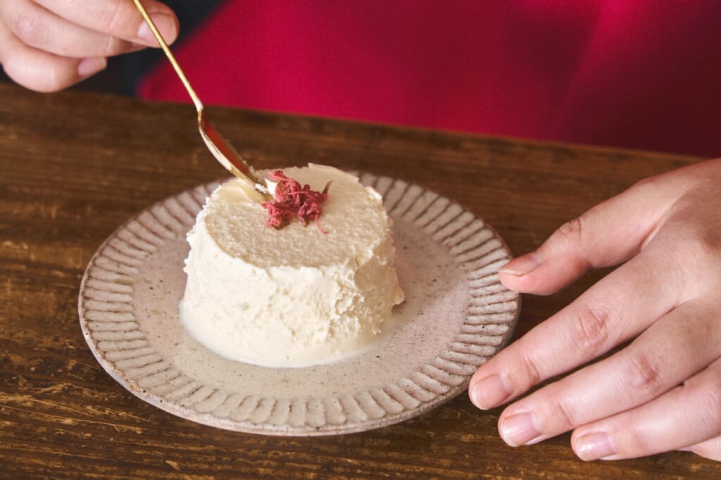 今井真実さん 美しい桜のアイスクリーム