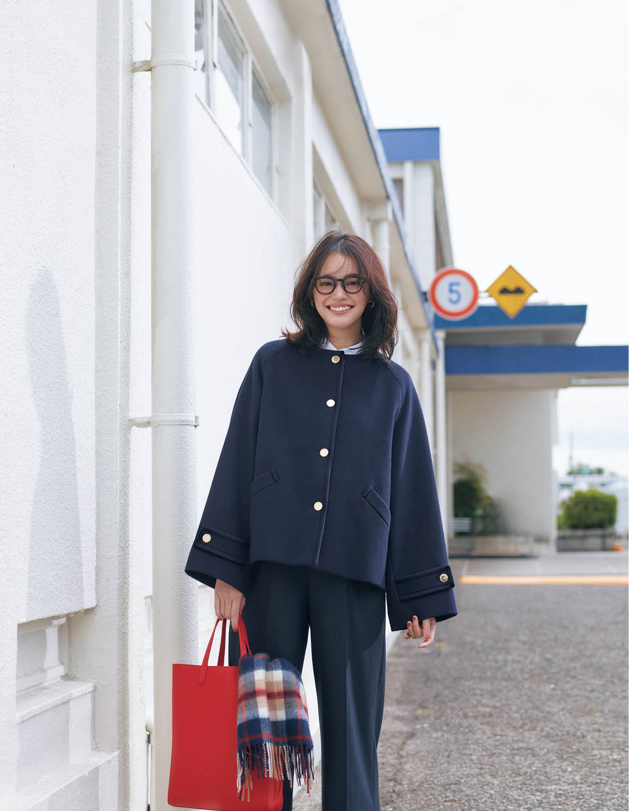 岸本セシルさんのWELBURY NO COLLAR SHORT［ウェルベリー ノーカラー ショート］アウターコーデ