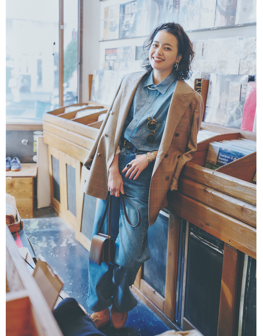 【パンツで着回し】「ニードバイヘリテージ」のデニム×テーラードジャケットコーデ 岸本セシルさん