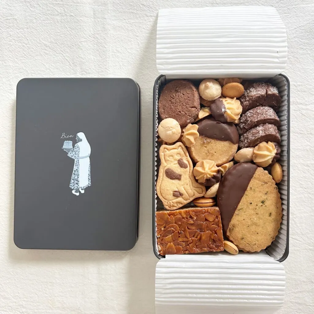 bion「バレンタインクッキー缶 nuef ショコラ」