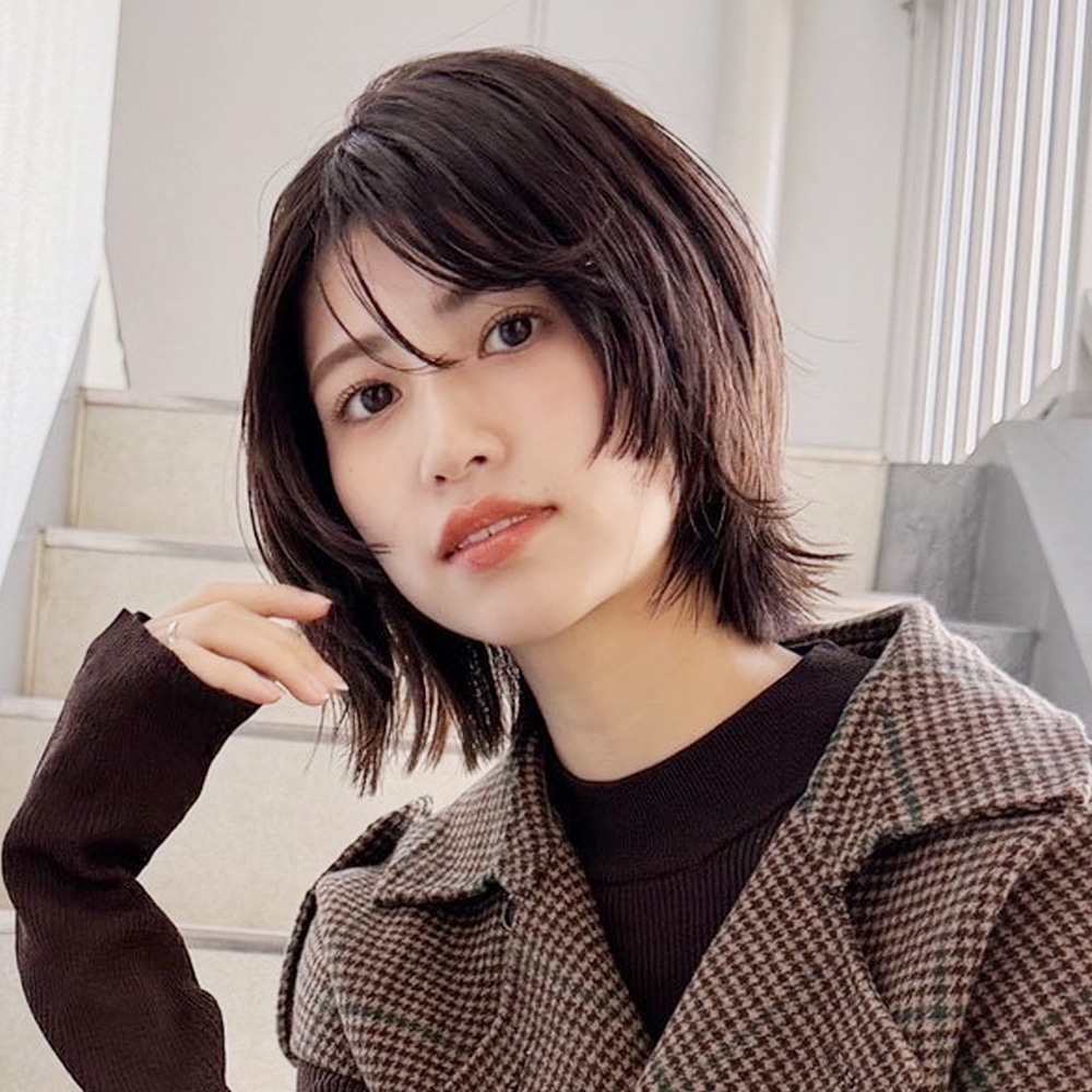 顔まわりのレイヤーが新鮮な少しモードなウルフボブ アザーカット02